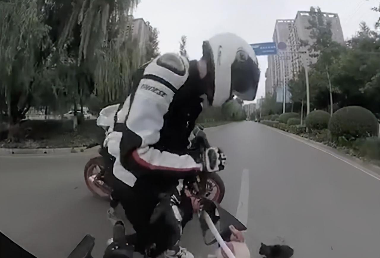 昆明怎么了消防车一直响/消防车出警鸣笛吗 昆明怎么了消防车一直响/消防车出警鸣笛吗