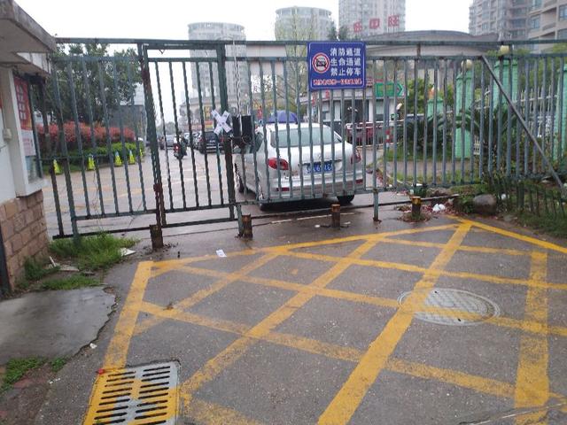 【小区封了车怎么出去,小区封了有什么借口可以出去】