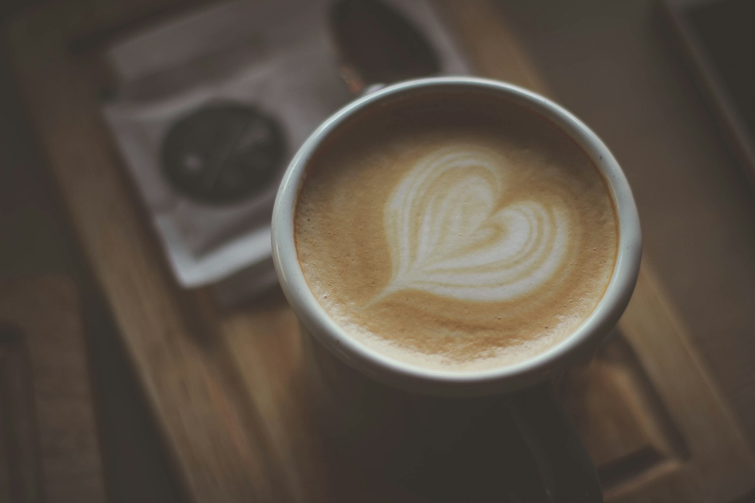 从三亚出来的人去哪儿了秋天的第一杯奶茶（三亚有没有秋天）