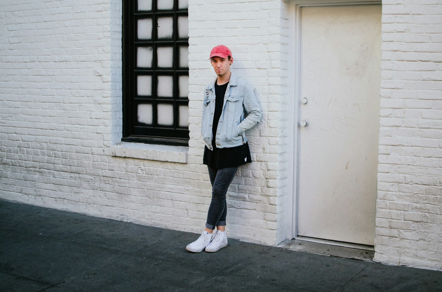 男子出差隔离20天/男子隔离21天后出来 朋友