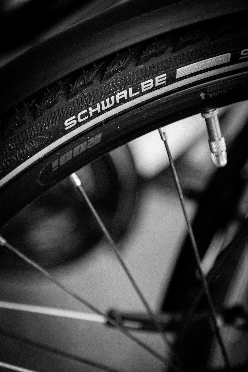 防滑链装两个还是四个?/防滑链两个够吗